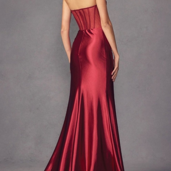 Dress - Picture 3 of 7